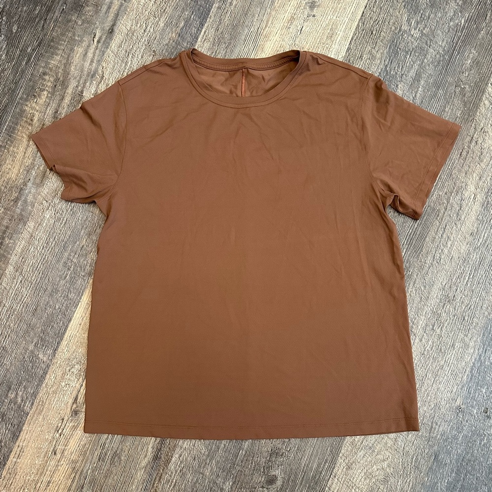 Lululemon women’s shirt